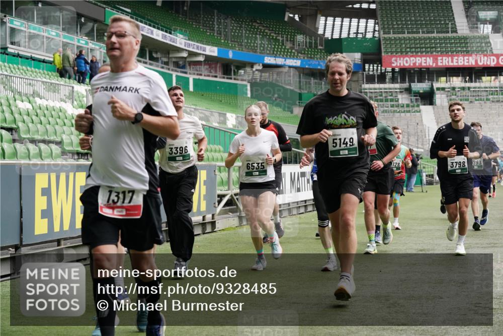 05.10.2025 - 20. swb-Marathon Bremen Michael Burmester http://msf.ph/oto/9328485 05.10.2025 12:57:29 Laufen im Stadion 31, 237, 246, 299, 305, 415, 479, 613, 820, 833, 1317, 1382, 1491, 1595, 1627, 1971, 1977, 2166, 2234, 2240, 2269, 2304, 2436, 2522, 3396, 3471, 3591, 3798, 3813, 3969, 3977, 4089, 4401, 4484, 4496, 4821, 5100, 5104, 5149, 5503, 5645, 5664, 6250, 6267, 6372, 6486, 6493, 6510, 6525, 6534, 6535, 6768, 7017, 7086, 7371, 7390, 7546, 7578, 7731, 7911, 7940, 8023, 8128, 8479, 8801, 8903, 8964, 8973, 8993, 9129, 9983, 11658, 591, 1161, 2571, 2634, 3606, 3980, 4101, 5255 meine-sportfotos.de