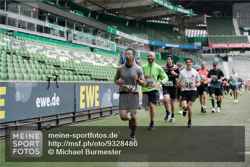 05.10.2025 - 20. swb-Marathon Bremen Michael Burmester http://msf.ph/oto/9328486 05.10.2025 12:53:22 Laufen im Stadion 248, 550, 590, 832, 869, 1009, 1164, 1367, 1431, 1538, 1600, 1656, 1667, 1868, 2030, 2050, 2072, 2075, 2250, 2288, 3363, 3553, 4132, 4218, 4294, 4573, 4729, 4746, 4935, 5169, 5425, 5571, 5579, 5866, 5944, 6492, 6677, 6806, 7255, 7408, 7617, 7905, 8238, 8297, 8431, 8462, 8499, 8709, 615, 793, 1298, 4362, 4805, 4914, 5447, 5561, 6630, 6677, 7277, 7416, 7634, 7773, 7975, 8349, 8580, 8921, 10338 meine-sportfotos.de