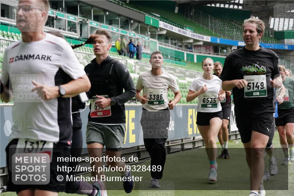05.10.2025 - 20. swb-Marathon Bremen Michael Burmester http://msf.ph/oto/9328489 05.10.2025 12:57:29 Laufen im Stadion 31, 237, 246, 299, 305, 415, 479, 613, 820, 833, 1317, 1382, 1491, 1595, 1627, 1971, 1977, 2166, 2234, 2240, 2269, 2304, 2436, 2522, 3396, 3471, 3591, 3798, 3813, 3969, 3977, 4089, 4401, 4484, 4496, 4821, 5100, 5104, 5149, 5503, 5645, 5664, 6250, 6267, 6372, 6486, 6493, 6510, 6525, 6534, 6535, 6768, 7017, 7086, 7371, 7390, 7546, 7578, 7731, 7911, 7940, 8023, 8128, 8479, 8801, 8903, 8964, 8973, 8993, 9129, 9983, 11658, 591, 1161, 2571, 2634, 3606, 3980, 4101, 5255 meine-sportfotos.de