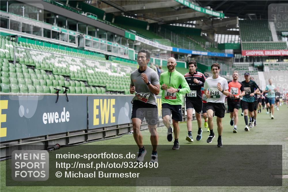 05.10.2025 - 20. swb-Marathon Bremen Michael Burmester http://msf.ph/oto/9328490 05.10.2025 12:53:22 Laufen im Stadion 248, 550, 590, 832, 869, 1009, 1164, 1367, 1431, 1538, 1600, 1656, 1667, 1868, 2030, 2050, 2072, 2075, 2250, 2288, 3363, 3553, 4132, 4218, 4294, 4573, 4729, 4746, 4935, 5169, 5425, 5571, 5579, 5866, 5944, 6492, 6677, 6806, 7255, 7408, 7617, 7905, 8238, 8297, 8431, 8462, 8499, 8709, 615, 793, 1298, 4362, 4805, 4914, 5447, 5561, 6630, 6677, 7277, 7416, 7634, 7773, 7975, 8349, 8580, 8921, 10338 meine-sportfotos.de