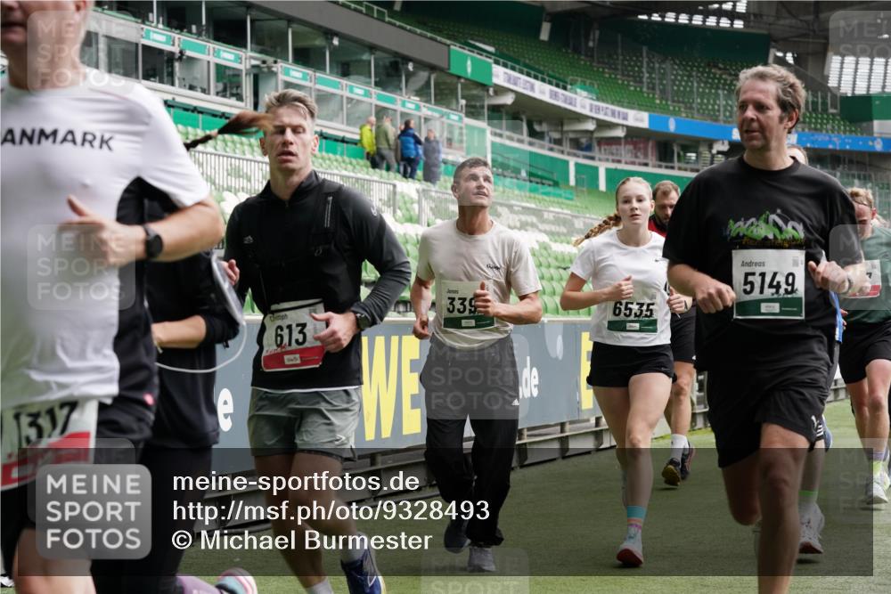 05.10.2025 - 20. swb-Marathon Bremen Michael Burmester http://msf.ph/oto/9328493 05.10.2025 12:57:29 Laufen im Stadion 31, 237, 246, 299, 305, 415, 479, 613, 820, 833, 1317, 1382, 1491, 1595, 1627, 1971, 1977, 2166, 2234, 2240, 2269, 2304, 2436, 2522, 3396, 3471, 3591, 3798, 3813, 3969, 3977, 4089, 4401, 4484, 4496, 4821, 5100, 5104, 5149, 5503, 5645, 5664, 6250, 6267, 6372, 6486, 6493, 6510, 6525, 6534, 6535, 6768, 7017, 7086, 7371, 7390, 7546, 7578, 7731, 7911, 7940, 8023, 8128, 8479, 8801, 8903, 8964, 8973, 8993, 9129, 9983, 11658, 591, 1161, 2571, 2634, 3606, 3980, 4101, 5255 meine-sportfotos.de