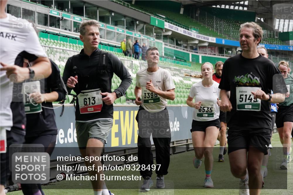 05.10.2025 - 20. swb-Marathon Bremen Michael Burmester http://msf.ph/oto/9328497 05.10.2025 12:57:30 Laufen im Stadion 31, 237, 246, 299, 305, 415, 479, 613, 820, 833, 1317, 1382, 1491, 1595, 1627, 1971, 1977, 2166, 2234, 2240, 2269, 2304, 2436, 2522, 3396, 3471, 3591, 3798, 3813, 3969, 3977, 4089, 4401, 4484, 4496, 4821, 5100, 5104, 5149, 5503, 5645, 5664, 6250, 6267, 6372, 6486, 6493, 6510, 6525, 6534, 6535, 6768, 7017, 7086, 7371, 7390, 7546, 7578, 7731, 7911, 7940, 8023, 8128, 8479, 8801, 8903, 8964, 8973, 8993, 9129, 9983, 11658, 591, 1161, 2571, 2634, 3606, 3980, 4101, 5255 meine-sportfotos.de