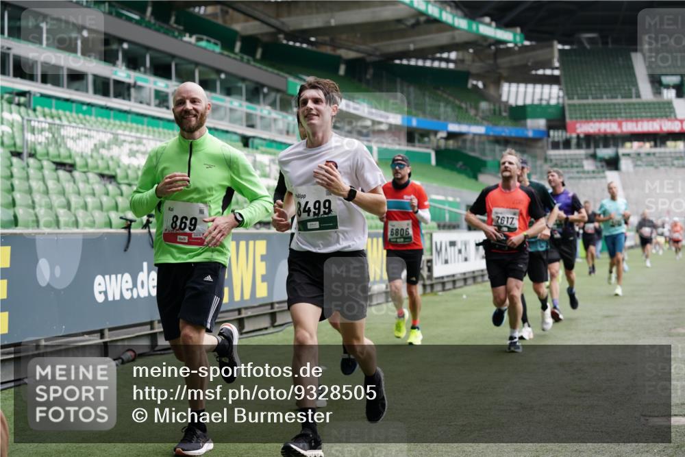 05.10.2025 - 20. swb-Marathon Bremen Michael Burmester http://msf.ph/oto/9328505 05.10.2025 12:53:24 Laufen im Stadion 248, 550, 590, 832, 869, 1009, 1164, 1367, 1538, 1600, 1656, 1667, 1868, 2030, 2050, 2072, 2075, 2250, 2288, 3363, 3553, 4132, 4218, 4294, 4573, 4729, 4746, 4935, 5169, 5425, 5571, 5579, 5866, 5944, 6492, 6806, 7255, 7408, 7617, 7905, 8238, 8297, 8431, 8462, 8499, 8709, 615, 793, 1298, 1431, 4362, 4805, 4914, 5447, 5561, 6630, 6677, 7277, 7416, 7634, 7773, 7975, 8349, 8580, 8921, 10338 meine-sportfotos.de
