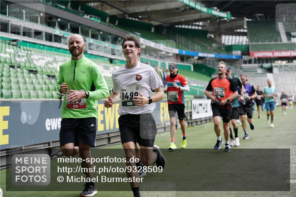 05.10.2025 - 20. swb-Marathon Bremen Michael Burmester http://msf.ph/oto/9328509 05.10.2025 12:53:24 Laufen im Stadion 248, 550, 590, 832, 869, 1009, 1164, 1367, 1538, 1600, 1656, 1667, 1868, 2030, 2050, 2072, 2075, 2250, 2288, 3363, 3553, 4132, 4218, 4294, 4573, 4729, 4746, 4935, 5169, 5425, 5571, 5579, 5866, 5944, 6492, 6806, 7255, 7408, 7617, 7905, 8238, 8297, 8431, 8462, 8499, 8709, 615, 793, 1298, 1431, 4362, 4805, 4914, 5447, 5561, 6630, 6677, 7277, 7416, 7634, 7773, 7975, 8349, 8580, 8921, 10338 meine-sportfotos.de