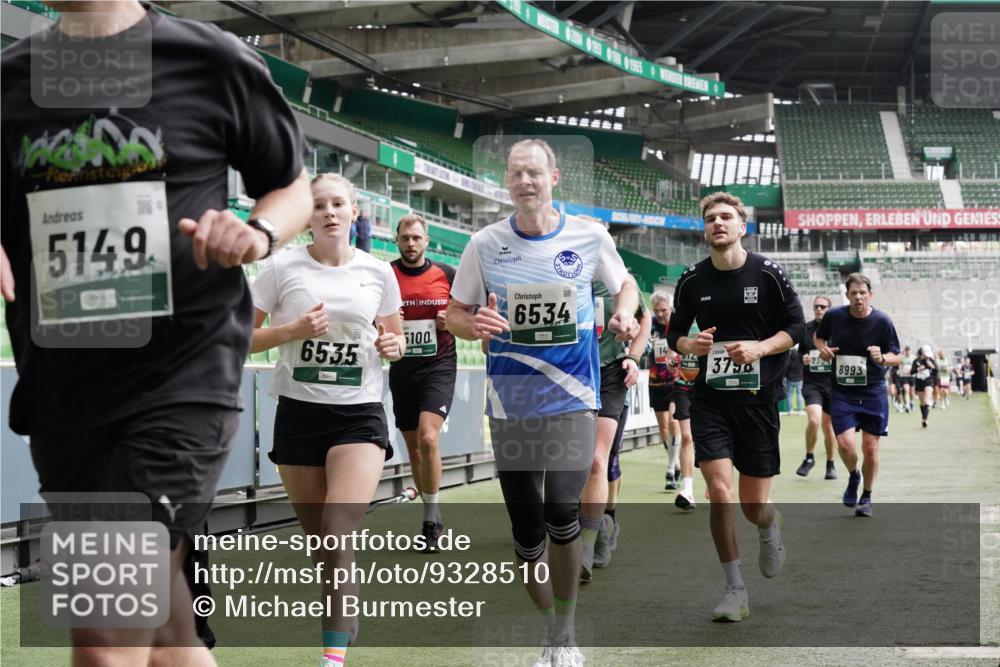 05.10.2025 - 20. swb-Marathon Bremen Michael Burmester http://msf.ph/oto/9328510 05.10.2025 12:57:31 Laufen im Stadion 31, 237, 246, 299, 305, 415, 479, 613, 820, 833, 1317, 1382, 1491, 1595, 1627, 1971, 1977, 2166, 2234, 2240, 2269, 2304, 2436, 2522, 3396, 3471, 3591, 3798, 3813, 3969, 3977, 4089, 4102, 4401, 4484, 4496, 4821, 5100, 5104, 5149, 5503, 5645, 5664, 6250, 6267, 6372, 6486, 6493, 6510, 6525, 6534, 6535, 6768, 7017, 7086, 7371, 7390, 7546, 7578, 7731, 7911, 7940, 8023, 8128, 8479, 8801, 8903, 8964, 8973, 8993, 9129, 9983, 11658, 591, 1161, 2571, 2634, 3606, 5255 meine-sportfotos.de