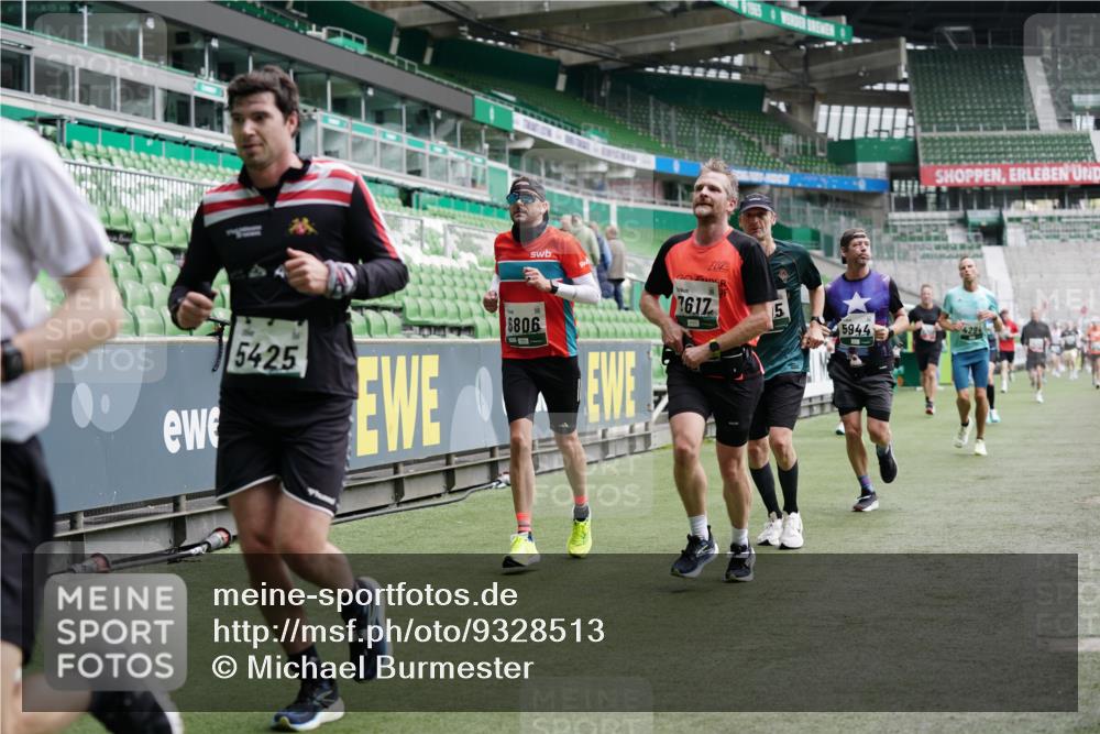 05.10.2025 - 20. swb-Marathon Bremen Michael Burmester http://msf.ph/oto/9328513 05.10.2025 12:53:24 Laufen im Stadion 248, 550, 590, 832, 869, 1009, 1164, 1367, 1538, 1600, 1656, 1667, 1868, 2030, 2050, 2072, 2075, 2250, 2288, 3363, 3553, 4132, 4218, 4294, 4573, 4729, 4746, 4935, 5169, 5425, 5571, 5579, 5866, 5944, 6492, 6806, 7255, 7408, 7617, 7905, 8238, 8297, 8431, 8462, 8499, 8709, 615, 793, 1298, 1431, 4362, 4805, 4914, 5447, 5561, 6630, 6677, 7277, 7416, 7634, 7773, 7975, 8349, 8580, 8921, 10338 meine-sportfotos.de