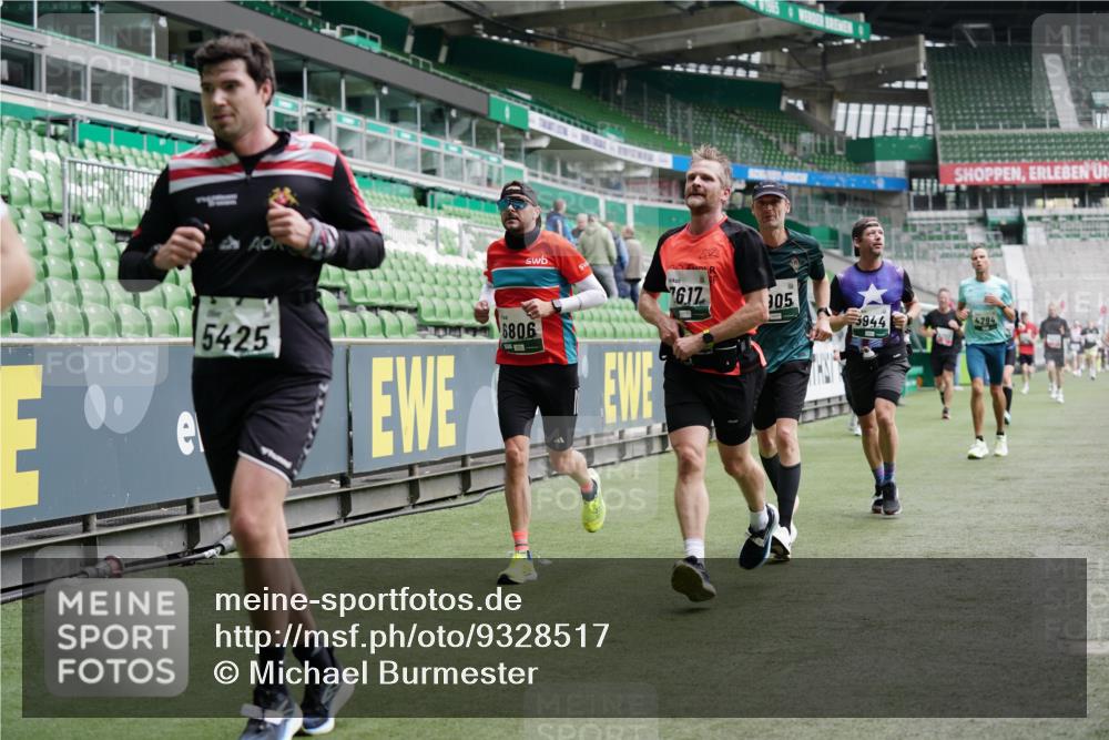05.10.2025 - 20. swb-Marathon Bremen Michael Burmester http://msf.ph/oto/9328517 05.10.2025 12:53:25 Laufen im Stadion 248, 550, 590, 832, 869, 1009, 1164, 1367, 1538, 1600, 1656, 1667, 1868, 2030, 2050, 2072, 2075, 2250, 2288, 3363, 3553, 4132, 4218, 4294, 4573, 4729, 4746, 4935, 5169, 5425, 5571, 5579, 5866, 5944, 6492, 6806, 7255, 7408, 7617, 7905, 8238, 8297, 8431, 8462, 8499, 8709, 615, 793, 1298, 1431, 4805, 4914, 4935, 5447, 5561, 6630, 6677, 7277, 7416, 7634, 7773, 7975, 8349, 8580, 8921, 10338 meine-sportfotos.de