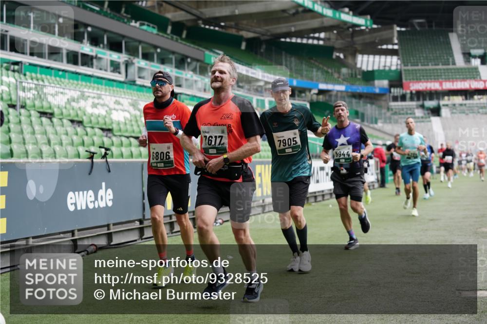 05.10.2025 - 20. swb-Marathon Bremen Michael Burmester http://msf.ph/oto/9328525 05.10.2025 12:53:25 Laufen im Stadion 248, 550, 590, 832, 869, 1009, 1164, 1367, 1538, 1600, 1656, 1667, 1868, 2030, 2050, 2072, 2075, 2250, 2288, 3363, 3553, 4132, 4218, 4294, 4573, 4729, 4746, 4935, 5169, 5425, 5571, 5579, 5866, 5944, 6492, 6806, 7255, 7408, 7617, 7905, 8238, 8297, 8431, 8462, 8499, 8709, 615, 793, 1298, 1431, 4805, 4914, 4935, 5447, 5561, 6630, 6677, 7277, 7416, 7634, 7773, 7975, 8349, 8580, 8921, 10338 meine-sportfotos.de