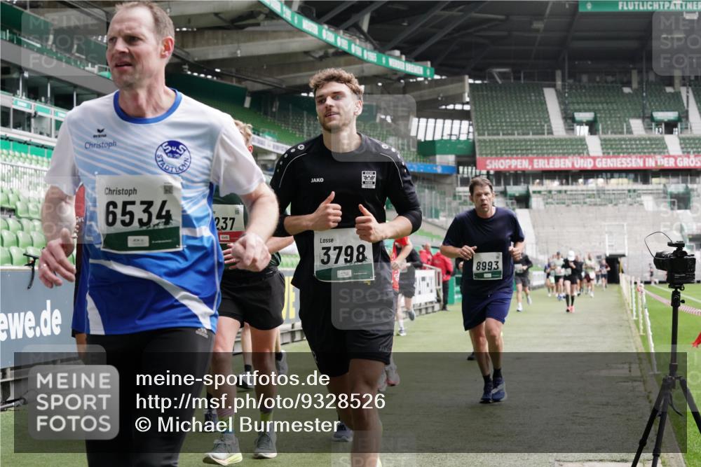 05.10.2025 - 20. swb-Marathon Bremen Michael Burmester http://msf.ph/oto/9328526 05.10.2025 12:57:32 Laufen im Stadion 31, 237, 246, 299, 305, 415, 479, 613, 820, 833, 1317, 1382, 1491, 1595, 1627, 1971, 1977, 2166, 2234, 2240, 2269, 2304, 2436, 2522, 2662, 3396, 3471, 3591, 3798, 3813, 3969, 3977, 4089, 4102, 4401, 4484, 4496, 4821, 5100, 5104, 5149, 5503, 5645, 5664, 6250, 6267, 6372, 6486, 6493, 6510, 6525, 6534, 6535, 6768, 7017, 7086, 7371, 7390, 7546, 7578, 7731, 7911, 7940, 8023, 8128, 8479, 8801, 8903, 8964, 8973, 8993, 9129, 9983, 11658, 591, 1161, 2571, 3606, 5255 meine-sportfotos.de