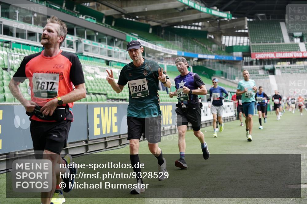 05.10.2025 - 20. swb-Marathon Bremen Michael Burmester http://msf.ph/oto/9328529 05.10.2025 12:53:26 Laufen im Stadion 248, 550, 590, 832, 869, 1009, 1164, 1367, 1538, 1600, 1656, 1667, 1868, 2030, 2050, 2072, 2075, 2250, 2288, 2871, 3363, 3553, 4132, 4218, 4294, 4573, 4729, 4746, 5169, 5425, 5571, 5579, 5866, 5944, 6492, 6806, 7255, 7408, 7617, 7905, 8238, 8297, 8431, 8462, 8499, 8709, 550, 590, 615, 793, 1298, 1431, 4805, 4914, 4935, 5447, 5561, 6630, 6677, 7277, 7416, 7634, 7773, 7975, 8349, 8580, 8921, 10338 meine-sportfotos.de