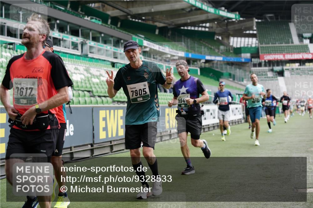 05.10.2025 - 20. swb-Marathon Bremen Michael Burmester http://msf.ph/oto/9328533 05.10.2025 12:53:26 Laufen im Stadion 248, 550, 590, 832, 869, 1009, 1164, 1367, 1538, 1600, 1656, 1667, 1868, 2030, 2050, 2072, 2075, 2250, 2288, 2871, 3363, 3553, 4132, 4218, 4294, 4573, 4729, 4746, 5169, 5425, 5571, 5579, 5866, 5944, 6492, 6806, 7255, 7408, 7617, 7905, 8238, 8297, 8431, 8462, 8499, 8709, 550, 590, 615, 793, 1298, 1431, 4805, 4914, 4935, 5447, 5561, 6630, 6677, 7277, 7416, 7634, 7773, 7975, 8349, 8580, 8921, 10338 meine-sportfotos.de