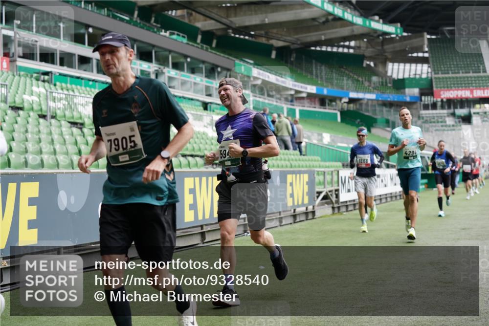 05.10.2025 - 20. swb-Marathon Bremen Michael Burmester http://msf.ph/oto/9328540 05.10.2025 12:53:26 Laufen im Stadion 248, 550, 590, 832, 869, 1009, 1164, 1367, 1538, 1600, 1656, 1667, 1868, 2030, 2050, 2072, 2075, 2250, 2288, 2871, 3363, 3553, 4132, 4218, 4294, 4573, 4729, 4746, 5169, 5425, 5571, 5579, 5866, 5944, 6492, 6806, 7255, 7408, 7617, 7905, 8238, 8297, 8431, 8462, 8499, 8709, 550, 590, 615, 793, 1298, 1431, 4805, 4914, 4935, 5447, 5561, 6630, 6677, 7277, 7416, 7634, 7773, 7975, 8349, 8580, 8921, 10338 meine-sportfotos.de