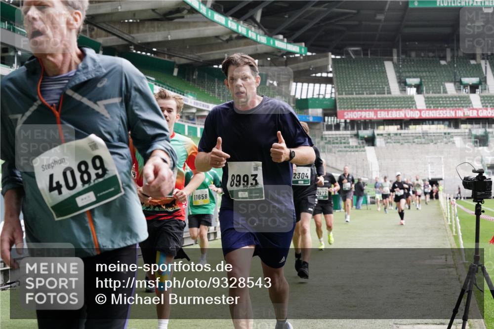 05.10.2025 - 20. swb-Marathon Bremen Michael Burmester http://msf.ph/oto/9328543 05.10.2025 12:57:34 Laufen im Stadion 31, 237, 246, 299, 305, 415, 479, 613, 820, 833, 1317, 1382, 1491, 1595, 1627, 1971, 1977, 2166, 2234, 2240, 2269, 2304, 2436, 2522, 2662, 3396, 3471, 3591, 3798, 3813, 3969, 3977, 4089, 4102, 4287, 4401, 4484, 4496, 4821, 5100, 5104, 5149, 5503, 5562, 5645, 5664, 6250, 6267, 6372, 6486, 6493, 6510, 6525, 6534, 6535, 6768, 6999, 7017, 7086, 7371, 7390, 7546, 7578, 7731, 7911, 7940, 8023, 8128, 8801, 8903, 8964, 8973, 8993, 9129, 9983, 11658, 1161, 1595, 2571, 5255 meine-sportfotos.de