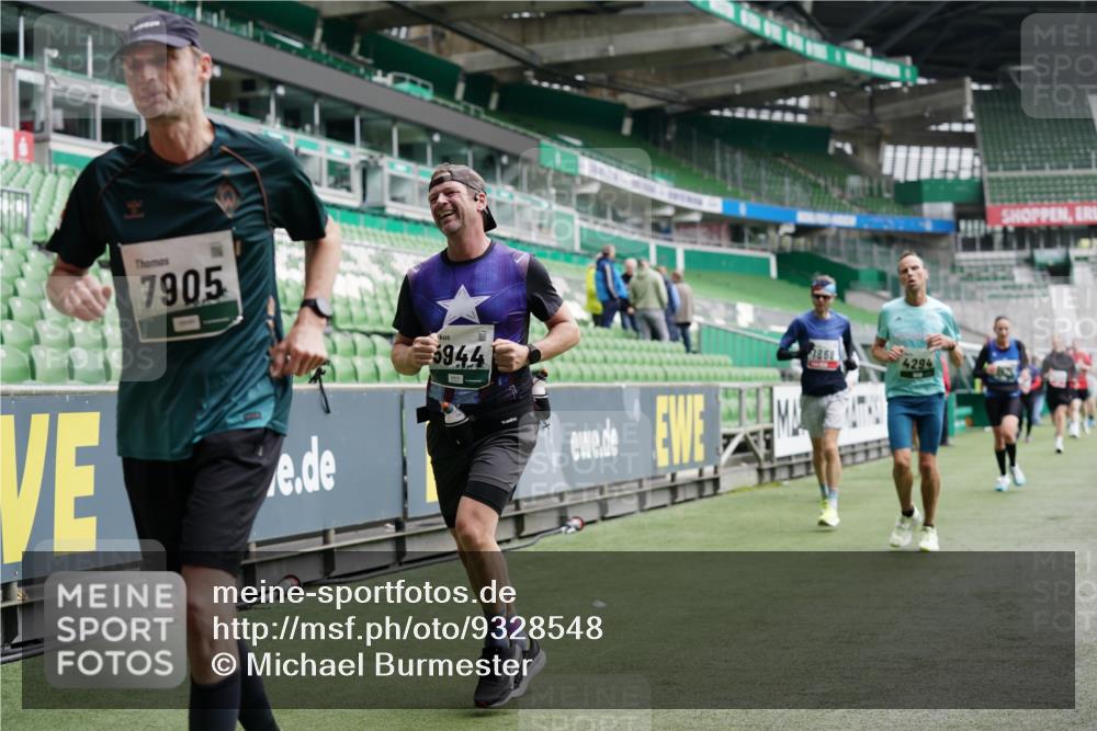 05.10.2025 - 20. swb-Marathon Bremen Michael Burmester http://msf.ph/oto/9328548 05.10.2025 12:53:27 Laufen im Stadion 248, 832, 869, 1009, 1164, 1367, 1538, 1600, 1656, 1667, 1868, 2030, 2050, 2072, 2075, 2250, 2288, 2871, 3363, 3553, 4132, 4218, 4294, 4573, 4729, 4746, 5169, 5425, 5571, 5579, 5866, 5944, 6492, 6806, 7255, 7408, 7617, 7905, 8238, 8297, 8431, 8462, 8499, 8709, 550, 590, 615, 793, 1298, 1431, 4805, 4914, 4935, 5447, 5561, 6630, 6677, 7277, 7416, 7634, 7773, 7975, 8297, 8349, 8580, 8921, 10338 meine-sportfotos.de