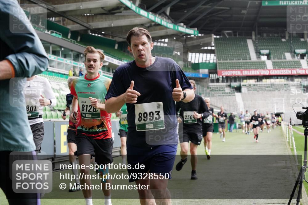 05.10.2025 - 20. swb-Marathon Bremen Michael Burmester http://msf.ph/oto/9328550 05.10.2025 12:57:34 Laufen im Stadion 31, 237, 246, 299, 305, 415, 479, 613, 820, 833, 1317, 1382, 1491, 1595, 1627, 1971, 1977, 2166, 2234, 2240, 2269, 2304, 2436, 2522, 2662, 3396, 3471, 3591, 3798, 3813, 3969, 3977, 4089, 4102, 4287, 4401, 4484, 4496, 4821, 5100, 5104, 5149, 5503, 5562, 5645, 5664, 6250, 6267, 6372, 6486, 6493, 6510, 6525, 6534, 6535, 6768, 6999, 7017, 7086, 7371, 7390, 7546, 7578, 7731, 7911, 7940, 8023, 8128, 8801, 8903, 8964, 8973, 8993, 9129, 9983, 11658, 1161, 1595, 2571, 5255 meine-sportfotos.de