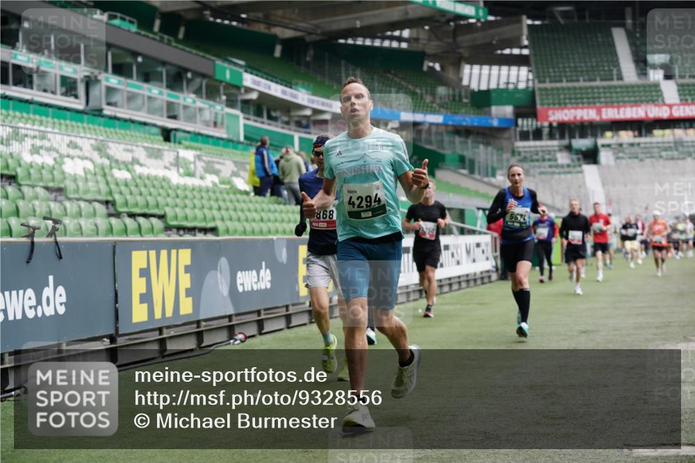 05.10.2025 - 20. swb-Marathon Bremen Michael Burmester http://msf.ph/oto/9328556 05.10.2025 12:53:28 Laufen im Stadion 248, 832, 869, 1009, 1164, 1367, 1428, 1538, 1600, 1656, 1667, 1868, 2030, 2050, 2072, 2075, 2250, 2288, 2871, 3363, 3553, 4132, 4218, 4294, 4573, 4729, 4746, 5169, 5425, 5571, 5579, 5866, 5944, 6492, 6806, 7255, 7408, 7617, 7835, 7905, 8238, 8431, 8462, 8499, 8709, 550, 590, 615, 793, 1298, 1431, 4805, 4914, 4935, 5447, 5561, 6630, 6677, 7277, 7416, 7634, 7773, 7975, 8297, 8349, 8580, 8921, 10338 meine-sportfotos.de