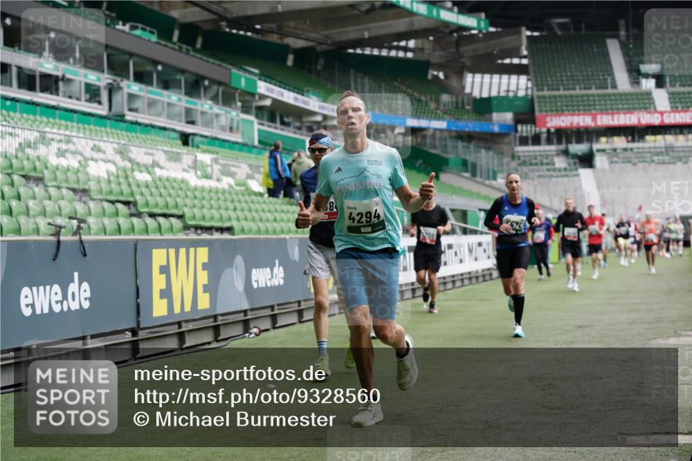 05.10.2025 - 20. swb-Marathon Bremen Michael Burmester http://msf.ph/oto/9328560 05.10.2025 12:53:28 Laufen im Stadion 248, 832, 869, 1009, 1164, 1367, 1428, 1538, 1600, 1656, 1667, 1868, 2030, 2050, 2072, 2075, 2250, 2288, 2871, 3363, 3553, 4132, 4218, 4294, 4573, 4729, 4746, 5169, 5425, 5571, 5579, 5866, 5944, 6492, 6806, 7255, 7408, 7617, 7835, 7905, 8238, 8431, 8462, 8499, 8709, 550, 590, 615, 793, 1298, 1431, 4805, 4914, 4935, 5447, 5561, 6630, 6677, 7277, 7416, 7634, 7773, 7975, 8297, 8349, 8580, 8921, 10338 meine-sportfotos.de