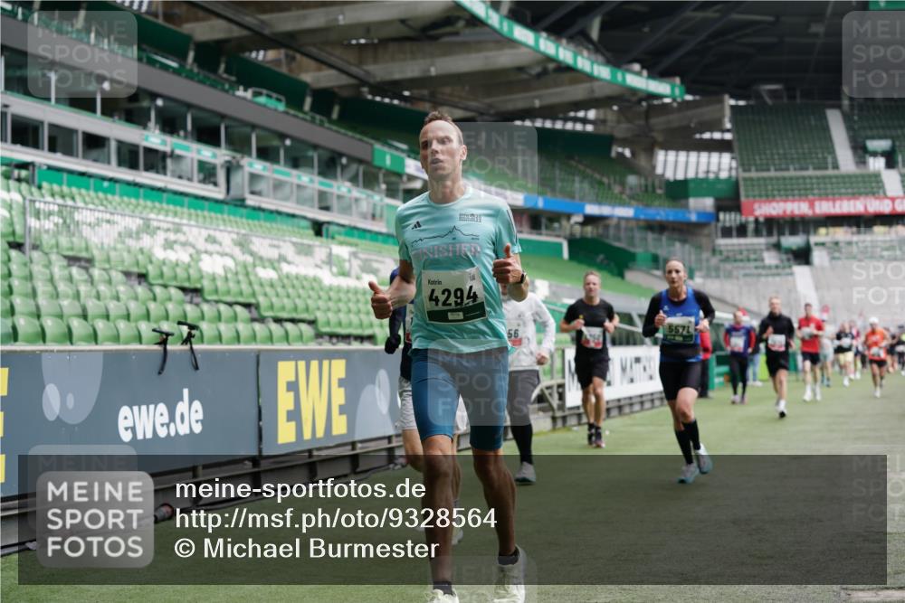 05.10.2025 - 20. swb-Marathon Bremen Michael Burmester http://msf.ph/oto/9328564 05.10.2025 12:53:29 Laufen im Stadion 248, 832, 869, 1009, 1020, 1164, 1367, 1428, 1538, 1600, 1656, 1667, 1868, 1943, 2030, 2050, 2072, 2075, 2250, 2288, 2871, 3363, 3553, 4132, 4218, 4294, 4573, 4729, 4746, 5169, 5425, 5571, 5579, 5866, 5944, 6492, 6806, 7255, 7408, 7617, 7835, 7905, 8238, 8431, 8462, 8499, 8709, 550, 590, 615, 793, 1298, 1431, 1600, 4218, 4746, 4805, 4914, 4935, 5447, 6630, 6677, 7277, 7416, 7634, 7773, 7975, 8297, 8349, 8580, 8921, 10338 meine-sportfotos.de