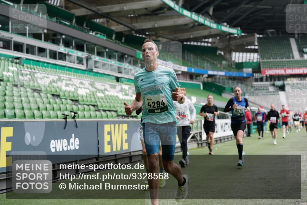 05.10.2025 - 20. swb-Marathon Bremen Michael Burmester http://msf.ph/oto/9328568 05.10.2025 12:53:29 Laufen im Stadion 248, 832, 869, 1009, 1020, 1164, 1367, 1428, 1538, 1600, 1656, 1667, 1868, 1943, 2030, 2050, 2072, 2075, 2250, 2288, 2871, 3363, 3553, 4132, 4218, 4294, 4573, 4729, 4746, 5169, 5425, 5571, 5579, 5866, 5944, 6492, 6806, 7255, 7408, 7617, 7835, 7905, 8238, 8431, 8462, 8499, 8709, 550, 590, 615, 793, 1298, 1431, 1600, 4218, 4746, 4805, 4914, 4935, 5447, 6630, 6677, 7277, 7416, 7634, 7773, 7975, 8297, 8349, 8580, 8921, 10338 meine-sportfotos.de