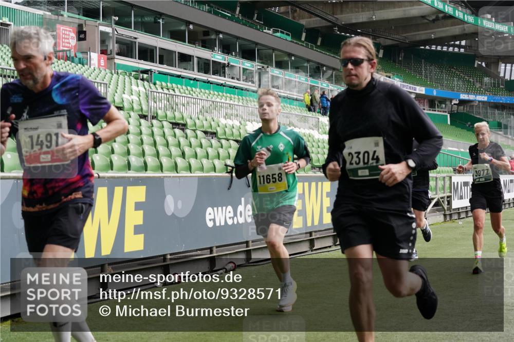 05.10.2025 - 20. swb-Marathon Bremen Michael Burmester http://msf.ph/oto/9328571 05.10.2025 12:57:36 Laufen im Stadion 31, 237, 246, 299, 305, 415, 479, 613, 820, 833, 1317, 1382, 1491, 1627, 1971, 1977, 2166, 2234, 2240, 2269, 2304, 2436, 2522, 2662, 3396, 3471, 3591, 3798, 3813, 3969, 3977, 4089, 4102, 4287, 4401, 4484, 4496, 4747, 4821, 5100, 5104, 5149, 5503, 5562, 5645, 5664, 5728, 6250, 6267, 6317, 6372, 6486, 6493, 6510, 6525, 6534, 6535, 6768, 6999, 7053, 7086, 7371, 7390, 7546, 7578, 7731, 7911, 7940, 8023, 8128, 8801, 8903, 8964, 8973, 8993, 9129, 9983, 11658, 299, 479, 1161, 1595 meine-sportfotos.de
