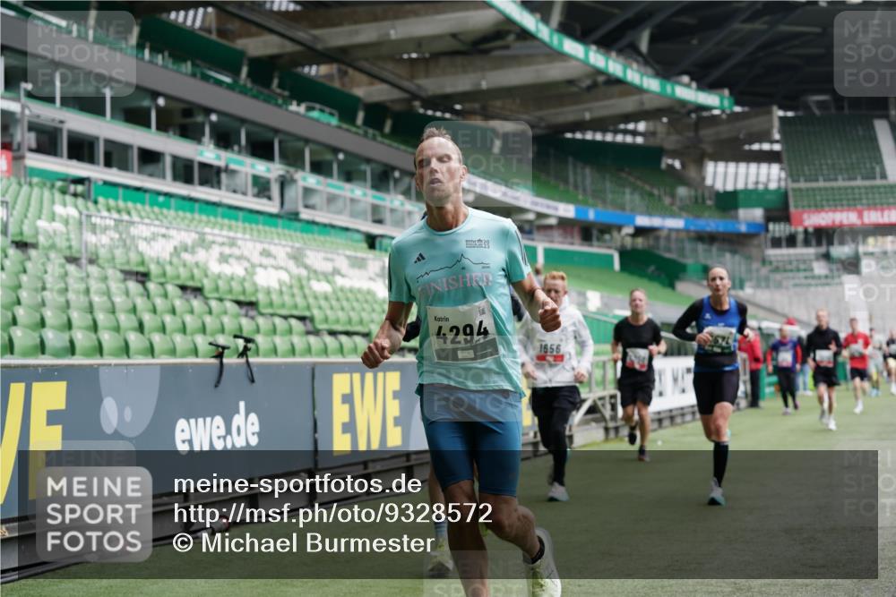 05.10.2025 - 20. swb-Marathon Bremen Michael Burmester http://msf.ph/oto/9328572 05.10.2025 12:53:29 Laufen im Stadion 248, 832, 869, 1009, 1020, 1164, 1367, 1428, 1538, 1600, 1656, 1667, 1868, 1943, 2030, 2050, 2072, 2075, 2250, 2288, 2871, 3363, 3553, 4132, 4218, 4294, 4573, 4729, 4746, 5169, 5425, 5571, 5579, 5866, 5944, 6492, 6806, 7255, 7408, 7617, 7835, 7905, 8238, 8431, 8462, 8499, 8709, 550, 590, 615, 793, 1298, 1431, 1600, 4218, 4746, 4805, 4914, 4935, 5447, 6630, 6677, 7277, 7416, 7634, 7773, 7975, 8297, 8349, 8580, 8921, 10338 meine-sportfotos.de