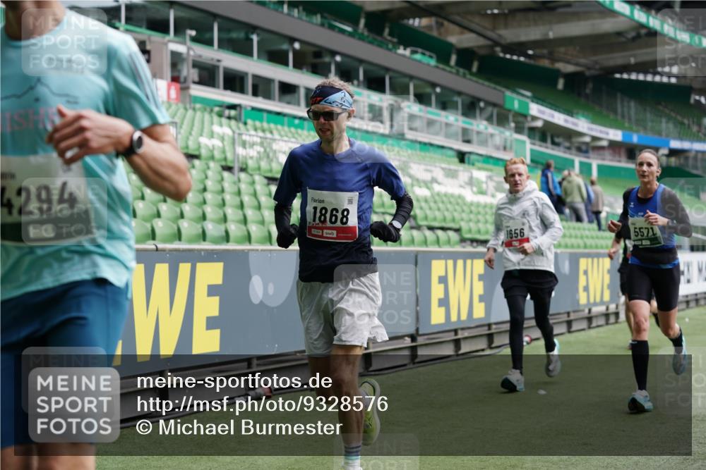 05.10.2025 - 20. swb-Marathon Bremen Michael Burmester http://msf.ph/oto/9328576 05.10.2025 12:53:30 Laufen im Stadion 89, 248, 368, 496, 832, 869, 1009, 1020, 1164, 1367, 1428, 1538, 1656, 1667, 1868, 1943, 2030, 2050, 2072, 2075, 2250, 2288, 2871, 3363, 3553, 4132, 4294, 4573, 4729, 5169, 5425, 5571, 5579, 5866, 5944, 6492, 6806, 7255, 7408, 7617, 7835, 7905, 8238, 8431, 8462, 8499, 8709, 550, 590, 615, 793, 1298, 1431, 1600, 4218, 4746, 4805, 4914, 4935, 5447, 6630, 6677, 7277, 7416, 7773, 7975, 8297, 8349, 8431, 8580, 8921, 10338 meine-sportfotos.de