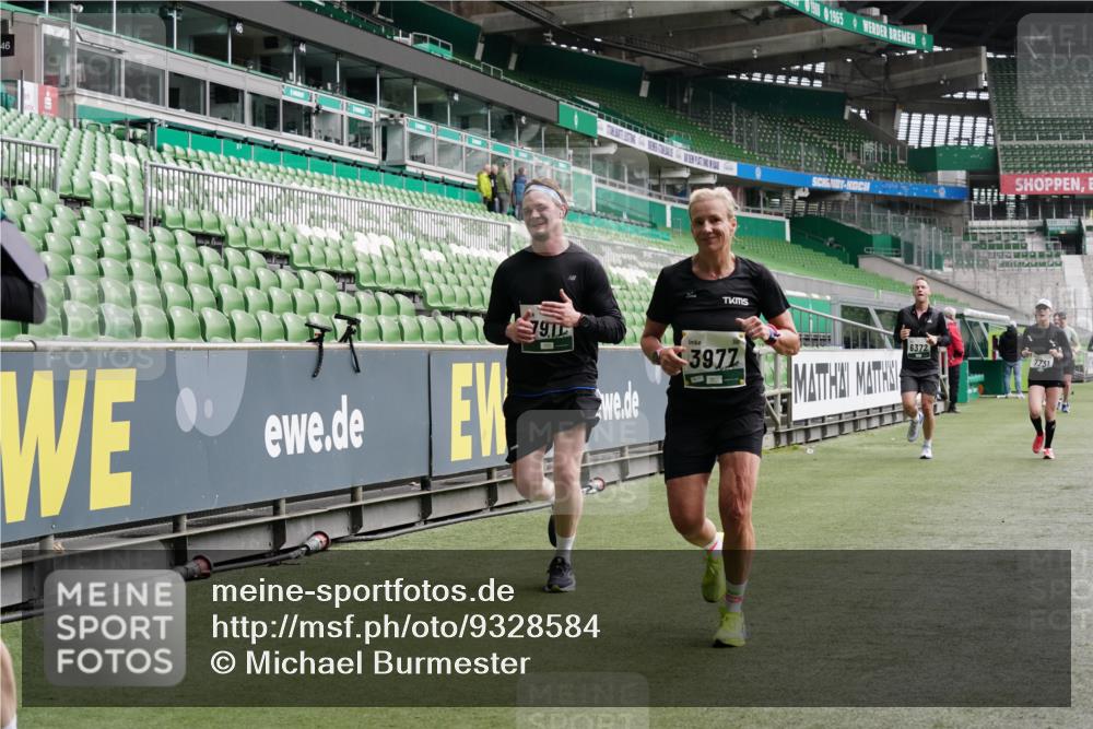 05.10.2025 - 20. swb-Marathon Bremen Michael Burmester http://msf.ph/oto/9328584 05.10.2025 12:57:37 Laufen im Stadion 31, 237, 246, 305, 415, 613, 820, 833, 1317, 1382, 1491, 1627, 1971, 1977, 2166, 2234, 2240, 2269, 2304, 2436, 2522, 2662, 3396, 3471, 3591, 3798, 3813, 3969, 3977, 4089, 4102, 4287, 4401, 4484, 4496, 4747, 4821, 5100, 5104, 5149, 5503, 5562, 5645, 5664, 5728, 6250, 6267, 6317, 6372, 6486, 6493, 6510, 6525, 6534, 6535, 6768, 6999, 7053, 7086, 7371, 7390, 7546, 7578, 7731, 7911, 7940, 8023, 8128, 8801, 8903, 8964, 8973, 8993, 9129, 9983, 11658, 31, 299, 479, 1161, 1595, 1627 meine-sportfotos.de