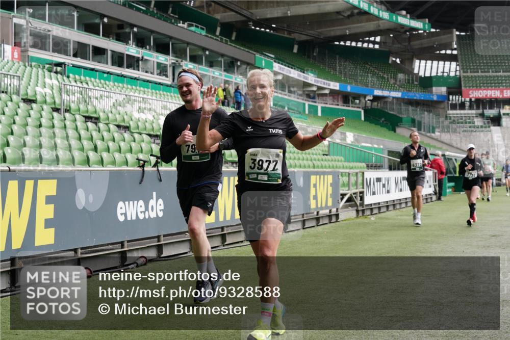05.10.2025 - 20. swb-Marathon Bremen Michael Burmester http://msf.ph/oto/9328588 05.10.2025 12:57:37 Laufen im Stadion 31, 237, 246, 305, 415, 613, 820, 833, 1317, 1382, 1491, 1627, 1971, 1977, 2166, 2234, 2240, 2269, 2304, 2436, 2522, 2662, 3396, 3471, 3591, 3798, 3813, 3969, 3977, 4089, 4102, 4287, 4401, 4484, 4496, 4747, 4821, 5100, 5104, 5149, 5503, 5562, 5645, 5664, 5728, 6250, 6267, 6317, 6372, 6486, 6493, 6510, 6525, 6534, 6535, 6768, 6999, 7053, 7086, 7371, 7390, 7546, 7578, 7731, 7911, 7940, 8023, 8128, 8801, 8903, 8964, 8973, 8993, 9129, 9983, 11658, 31, 299, 479, 1161, 1595, 1627 meine-sportfotos.de