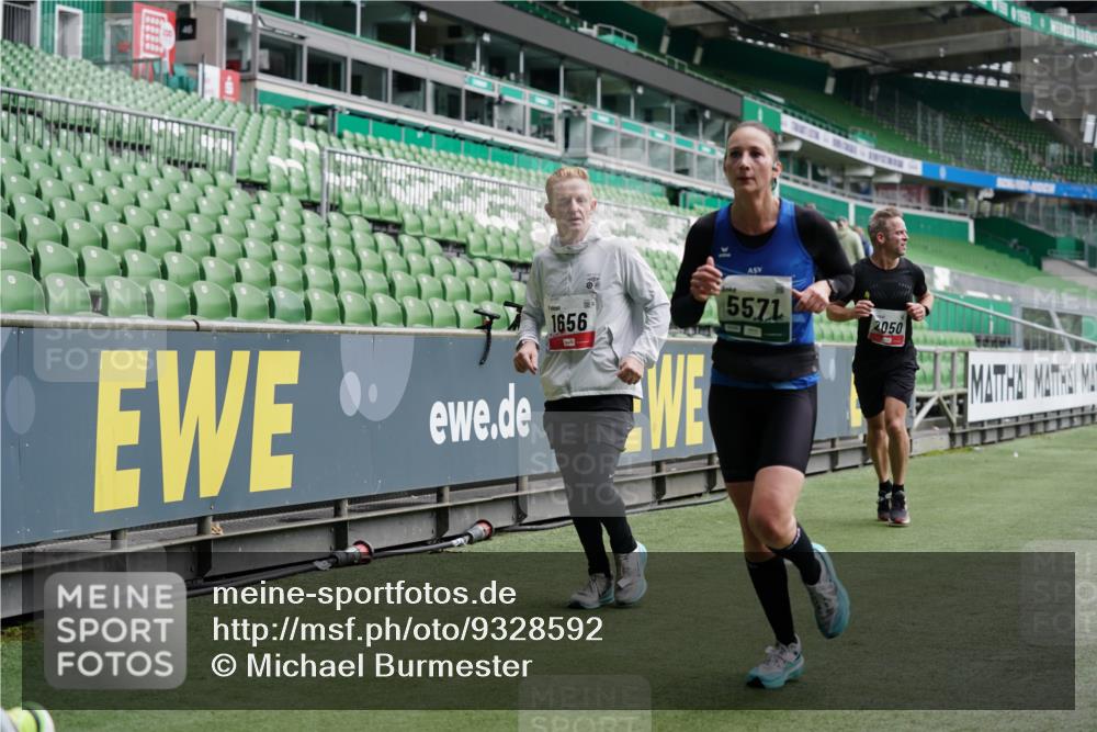 05.10.2025 - 20. swb-Marathon Bremen Michael Burmester http://msf.ph/oto/9328592 05.10.2025 12:53:31 Laufen im Stadion 89, 248, 368, 458, 496, 832, 869, 1009, 1020, 1164, 1367, 1428, 1489, 1538, 1656, 1667, 1868, 1943, 2030, 2050, 2072, 2075, 2250, 2288, 2871, 3363, 3553, 4132, 4294, 4573, 4729, 5169, 5425, 5571, 5579, 5866, 5944, 6348, 6492, 6806, 7255, 7408, 7617, 7835, 7905, 8238, 8462, 8499, 8709, 550, 590, 615, 793, 1298, 1431, 1600, 4218, 4746, 4805, 4914, 4935, 5447, 6630, 6677, 7277, 7416, 7773, 7975, 8297, 8349, 8431, 8921, 10338 meine-sportfotos.de