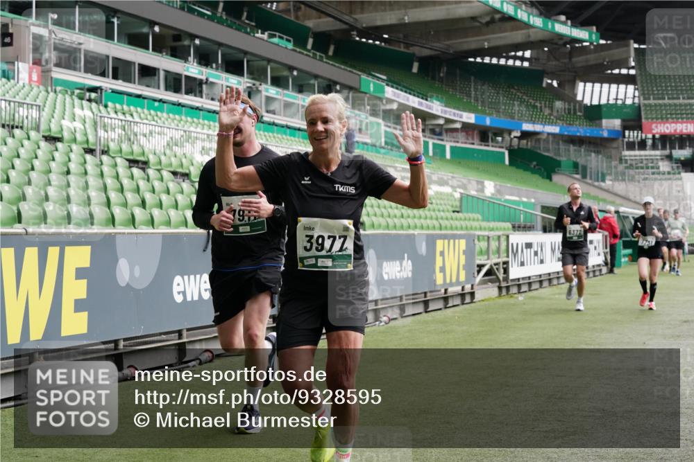 05.10.2025 - 20. swb-Marathon Bremen Michael Burmester http://msf.ph/oto/9328595 05.10.2025 12:57:37 Laufen im Stadion 31, 237, 246, 305, 415, 613, 820, 833, 1317, 1382, 1491, 1627, 1971, 1977, 2166, 2234, 2240, 2269, 2304, 2436, 2522, 2662, 3396, 3471, 3591, 3798, 3813, 3969, 3977, 4089, 4102, 4287, 4401, 4484, 4496, 4747, 4821, 5100, 5104, 5149, 5503, 5562, 5645, 5664, 5728, 6250, 6267, 6317, 6372, 6486, 6493, 6510, 6525, 6534, 6535, 6768, 6999, 7053, 7086, 7371, 7390, 7546, 7578, 7731, 7911, 7940, 8023, 8128, 8801, 8903, 8964, 8973, 8993, 9129, 9983, 11658, 31, 299, 479, 1161, 1595, 1627 meine-sportfotos.de