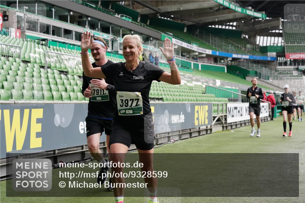 05.10.2025 - 20. swb-Marathon Bremen Michael Burmester http://msf.ph/oto/9328599 05.10.2025 12:57:38 Laufen im Stadion 237, 246, 305, 415, 613, 820, 833, 1317, 1382, 1491, 1971, 1977, 2166, 2234, 2240, 2269, 2304, 2436, 2522, 2662, 3396, 3471, 3591, 3798, 3813, 3969, 3977, 4089, 4102, 4287, 4401, 4496, 4747, 4821, 5100, 5104, 5149, 5503, 5562, 5645, 5664, 5728, 6250, 6267, 6317, 6372, 6486, 6493, 6510, 6525, 6534, 6535, 6768, 6999, 7053, 7086, 7371, 7390, 7546, 7578, 7731, 7911, 7940, 8023, 8128, 8801, 8827, 8903, 8964, 8973, 8993, 9129, 9983, 11658, 31, 299, 479, 1161, 1595, 1627 meine-sportfotos.de