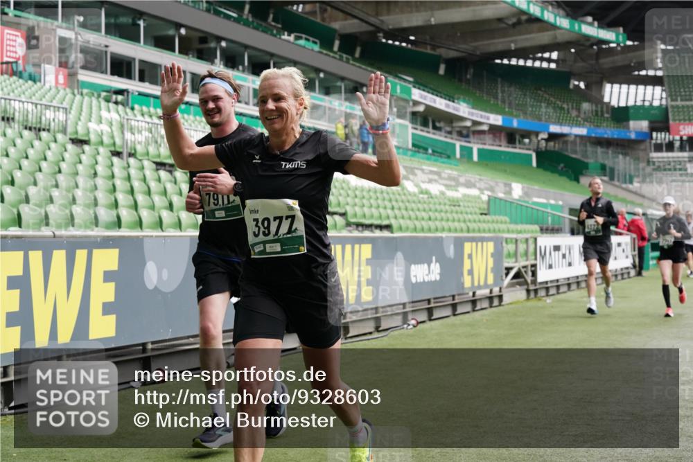 05.10.2025 - 20. swb-Marathon Bremen Michael Burmester http://msf.ph/oto/9328603 05.10.2025 12:57:38 Laufen im Stadion 237, 246, 305, 415, 613, 820, 833, 1317, 1382, 1491, 1971, 1977, 2166, 2234, 2240, 2269, 2304, 2436, 2522, 2662, 3396, 3471, 3591, 3798, 3813, 3969, 3977, 4089, 4102, 4287, 4401, 4496, 4747, 4821, 5100, 5104, 5149, 5503, 5562, 5645, 5664, 5728, 6250, 6267, 6317, 6372, 6486, 6493, 6510, 6525, 6534, 6535, 6768, 6999, 7053, 7086, 7371, 7390, 7546, 7578, 7731, 7911, 7940, 8023, 8128, 8801, 8827, 8903, 8964, 8973, 8993, 9129, 9983, 11658, 31, 299, 479, 1161, 1595, 1627 meine-sportfotos.de