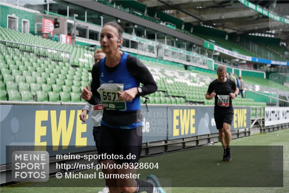 05.10.2025 - 20. swb-Marathon Bremen Michael Burmester http://msf.ph/oto/9328604 05.10.2025 12:53:32 Laufen im Stadion 89, 248, 368, 458, 496, 832, 869, 1009, 1020, 1164, 1367, 1428, 1460, 1489, 1538, 1656, 1667, 1868, 1943, 2030, 2050, 2072, 2075, 2250, 2288, 2871, 3363, 3553, 4132, 4294, 4573, 4729, 5169, 5425, 5571, 5576, 5579, 5866, 5944, 6348, 6492, 6806, 7255, 7408, 7617, 7835, 7905, 8238, 8462, 8499, 8709, 550, 590, 615, 793, 1431, 1600, 4218, 4746, 4805, 4914, 4935, 5447, 6630, 6677, 7277, 7416, 7773, 7975, 8297, 8349, 8431, 8921, 10338 meine-sportfotos.de