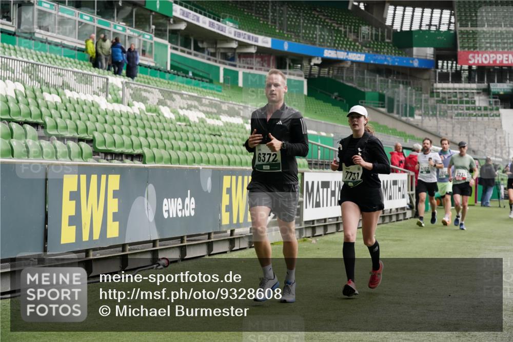 05.10.2025 - 20. swb-Marathon Bremen Michael Burmester http://msf.ph/oto/9328608 05.10.2025 12:57:40 Laufen im Stadion 237, 246, 305, 415, 613, 820, 833, 1317, 1382, 1491, 1971, 2166, 2234, 2240, 2269, 2304, 2436, 2522, 2662, 3396, 3591, 3798, 3813, 3969, 3977, 4089, 4102, 4287, 4401, 4496, 4747, 4821, 5100, 5104, 5149, 5503, 5562, 5645, 5664, 5728, 6161, 6250, 6267, 6317, 6372, 6486, 6510, 6525, 6534, 6535, 6768, 6999, 7053, 7086, 7371, 7390, 7546, 7578, 7588, 7731, 7911, 7940, 8023, 8128, 8801, 8827, 8903, 8964, 8973, 8993, 9129, 9983, 11658, 31, 299, 479, 1161, 1595, 1627 meine-sportfotos.de