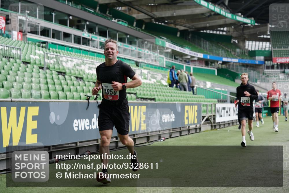 05.10.2025 - 20. swb-Marathon Bremen Michael Burmester http://msf.ph/oto/9328611 05.10.2025 12:53:33 Laufen im Stadion 89, 248, 368, 458, 496, 832, 869, 1009, 1020, 1164, 1367, 1428, 1460, 1489, 1538, 1656, 1667, 1868, 1943, 2030, 2050, 2072, 2075, 2250, 2288, 2871, 3363, 3553, 4132, 4294, 4573, 4611, 4729, 5169, 5425, 5571, 5576, 5579, 5866, 5944, 6348, 6492, 6806, 7255, 7408, 7617, 7835, 7905, 8238, 8462, 8499, 8709, 550, 590, 615, 793, 1431, 1600, 4218, 4746, 4805, 4914, 4935, 5447, 5866, 6630, 6677, 7277, 7416, 7773, 7975, 8297, 8349, 8431, 8921, 10338 meine-sportfotos.de