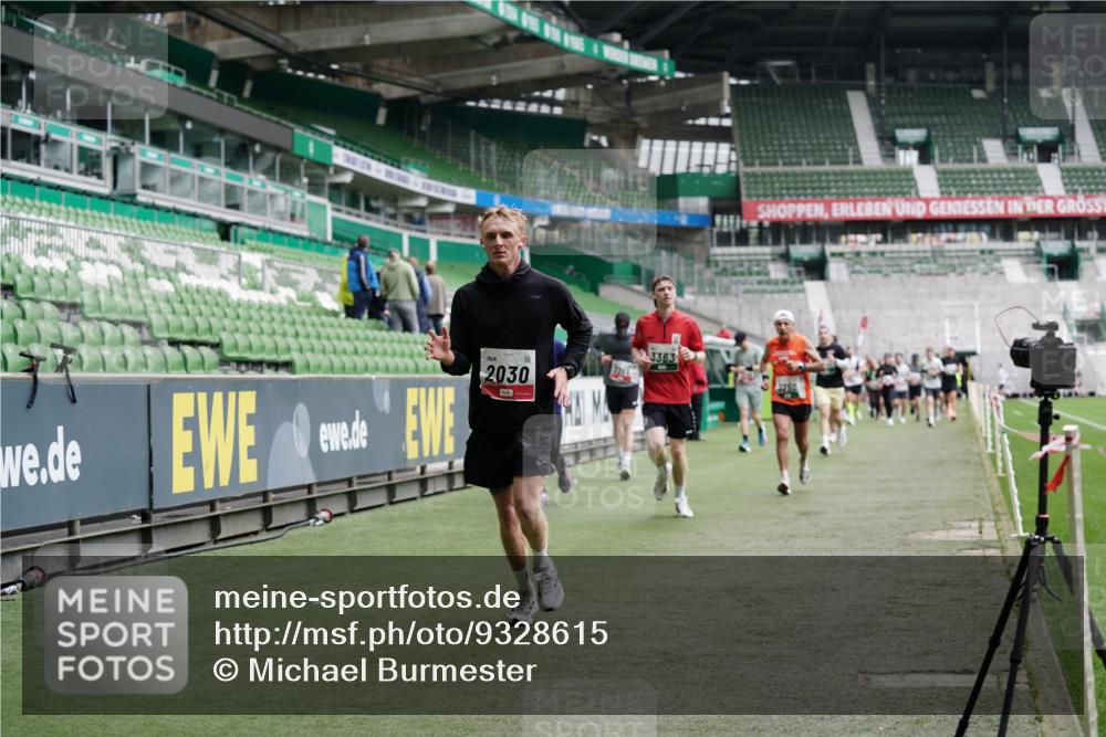 05.10.2025 - 20. swb-Marathon Bremen Michael Burmester http://msf.ph/oto/9328615 05.10.2025 12:53:35 Laufen im Stadion 89, 248, 250, 368, 458, 496, 832, 869, 1009, 1020, 1164, 1428, 1460, 1489, 1538, 1608, 1656, 1667, 1736, 1868, 1943, 2030, 2050, 2075, 2250, 2288, 2871, 3363, 3553, 4132, 4294, 4573, 4611, 4729, 5169, 5425, 5571, 5576, 5579, 5944, 6348, 6359, 6492, 6806, 7255, 7408, 7617, 7835, 7905, 8238, 8462, 8499, 8511, 8611, 8709, 550, 590, 793, 1367, 1431, 1600, 2072, 4218, 4573, 4746, 4805, 4935, 5447, 5866, 6677, 7277, 7416, 7773, 7975, 8297, 8349, 8431, 10338 meine-sportfotos.de
