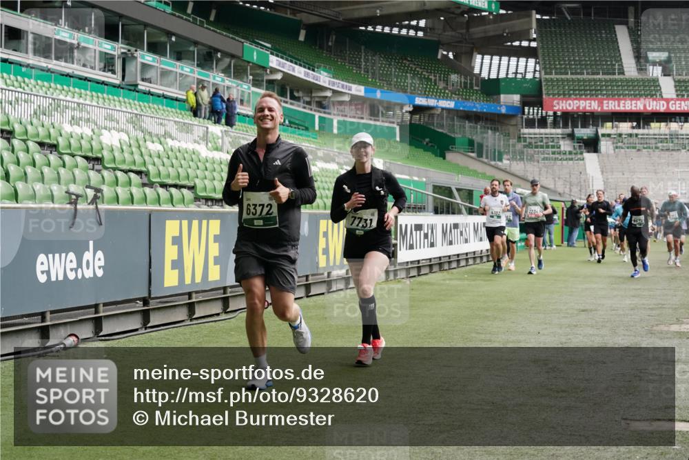 05.10.2025 - 20. swb-Marathon Bremen Michael Burmester http://msf.ph/oto/9328620 05.10.2025 12:57:41 Laufen im Stadion 237, 246, 305, 415, 613, 820, 833, 1317, 1382, 1491, 1971, 2166, 2234, 2240, 2269, 2304, 2436, 2522, 2662, 3396, 3591, 3798, 3813, 3969, 3977, 4089, 4102, 4287, 4401, 4496, 4747, 4821, 5100, 5104, 5149, 5503, 5562, 5645, 5664, 5728, 6161, 6250, 6267, 6317, 6372, 6486, 6510, 6525, 6534, 6535, 6768, 6999, 7053, 7086, 7371, 7390, 7546, 7578, 7588, 7731, 7911, 7940, 8023, 8128, 8801, 8827, 8903, 8964, 8973, 8993, 9129, 9151, 9983, 11658, 31, 299, 479, 1161, 1595, 1627 meine-sportfotos.de