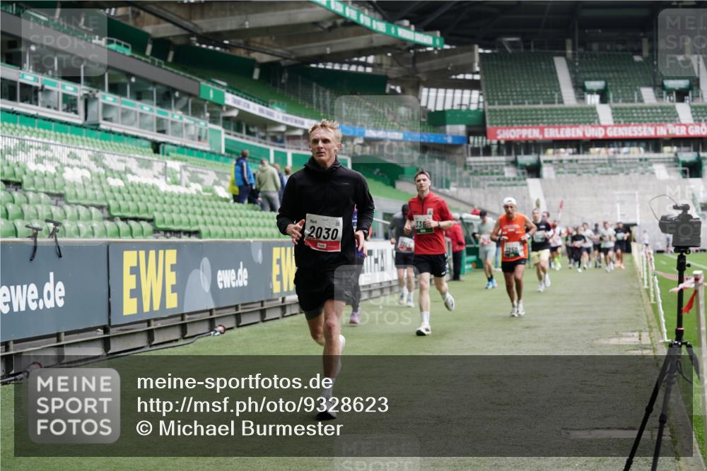 05.10.2025 - 20. swb-Marathon Bremen Michael Burmester http://msf.ph/oto/9328623 05.10.2025 12:53:35 Laufen im Stadion 89, 248, 250, 368, 458, 496, 832, 869, 1009, 1020, 1164, 1428, 1460, 1489, 1538, 1608, 1656, 1667, 1736, 1868, 1943, 2030, 2050, 2075, 2250, 2288, 2871, 3363, 3553, 4132, 4294, 4573, 4611, 4729, 5169, 5425, 5571, 5576, 5579, 5944, 6348, 6359, 6492, 6806, 7255, 7408, 7617, 7835, 7905, 8238, 8462, 8499, 8511, 8611, 8709, 550, 590, 793, 1367, 1431, 1600, 2072, 4218, 4573, 4746, 4805, 4935, 5447, 5866, 6677, 7277, 7416, 7773, 7975, 8297, 8349, 8431, 10338 meine-sportfotos.de