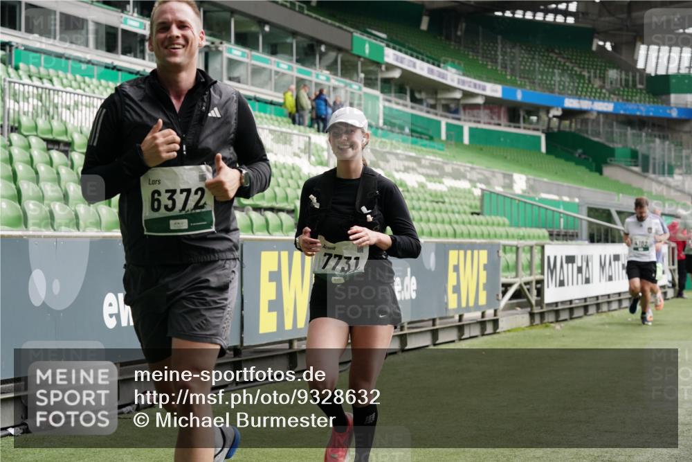 05.10.2025 - 20. swb-Marathon Bremen Michael Burmester http://msf.ph/oto/9328632 05.10.2025 12:57:42 Laufen im Stadion 237, 246, 305, 415, 613, 820, 833, 1317, 1382, 1491, 1971, 2166, 2234, 2240, 2269, 2304, 2436, 2522, 2648, 2662, 3396, 3591, 3798, 3813, 3969, 3977, 4089, 4102, 4287, 4401, 4496, 4747, 4821, 5100, 5104, 5149, 5503, 5562, 5645, 5664, 5728, 6161, 6250, 6267, 6317, 6372, 6486, 6510, 6525, 6534, 6535, 6768, 6999, 7053, 7371, 7588, 7731, 7911, 7940, 8023, 8091, 8128, 8801, 8827, 8903, 8964, 8973, 8993, 9129, 9151, 9983, 11658, 31, 299, 479, 1161, 1595, 1627 meine-sportfotos.de
