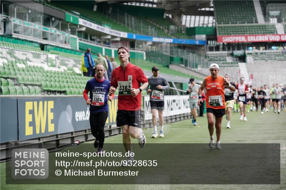 05.10.2025 - 20. swb-Marathon Bremen Michael Burmester http://msf.ph/oto/9328635 05.10.2025 12:53:37 Laufen im Stadion 89, 248, 250, 368, 458, 496, 832, 869, 1009, 1020, 1164, 1428, 1460, 1489, 1538, 1608, 1656, 1667, 1736, 1868, 1943, 2030, 2050, 2075, 2250, 2288, 2871, 3363, 3553, 3913, 4132, 4294, 4611, 4729, 5024, 5169, 5425, 5571, 5576, 5579, 5944, 6348, 6359, 6492, 6806, 7255, 7408, 7617, 7835, 7905, 8238, 8462, 8499, 8511, 8611, 8709, 550, 590, 1367, 1431, 1600, 2072, 4218, 4573, 4746, 4805, 4935, 5447, 5866, 6677, 7975, 8297, 8349, 8431, 10338 meine-sportfotos.de