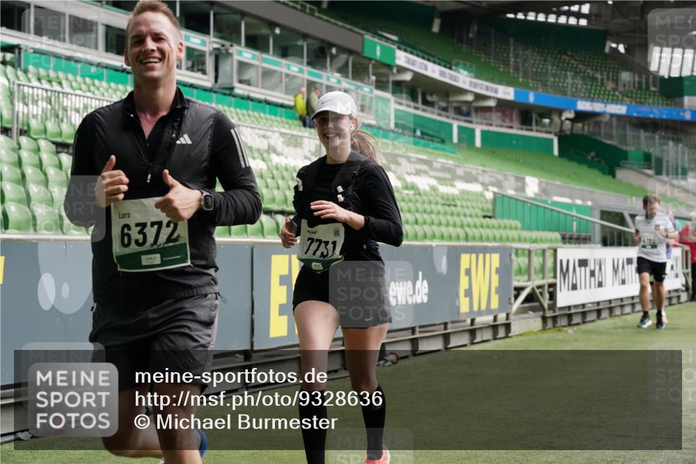 05.10.2025 - 20. swb-Marathon Bremen Michael Burmester http://msf.ph/oto/9328636 05.10.2025 12:57:42 Laufen im Stadion 237, 246, 305, 415, 613, 820, 833, 1317, 1382, 1491, 1971, 2166, 2234, 2240, 2269, 2304, 2436, 2522, 2648, 2662, 3396, 3591, 3798, 3813, 3969, 3977, 4089, 4102, 4287, 4401, 4496, 4747, 4821, 5100, 5104, 5149, 5503, 5562, 5645, 5664, 5728, 6161, 6250, 6267, 6317, 6372, 6486, 6510, 6525, 6534, 6535, 6768, 6999, 7053, 7371, 7588, 7731, 7911, 7940, 8023, 8091, 8128, 8801, 8827, 8903, 8964, 8973, 8993, 9129, 9151, 9983, 11658, 31, 299, 479, 1161, 1595, 1627 meine-sportfotos.de