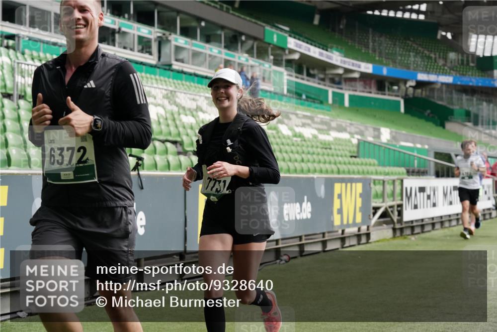 05.10.2025 - 20. swb-Marathon Bremen Michael Burmester http://msf.ph/oto/9328640 05.10.2025 12:57:42 Laufen im Stadion 237, 246, 305, 415, 613, 820, 833, 1317, 1382, 1491, 1971, 2166, 2234, 2240, 2269, 2304, 2436, 2522, 2648, 2662, 3396, 3591, 3798, 3813, 3969, 3977, 4089, 4102, 4287, 4401, 4496, 4747, 4821, 5100, 5104, 5149, 5503, 5562, 5645, 5664, 5728, 6161, 6250, 6267, 6317, 6372, 6486, 6510, 6525, 6534, 6535, 6768, 6999, 7053, 7371, 7588, 7731, 7911, 7940, 8023, 8091, 8128, 8801, 8827, 8903, 8964, 8973, 8993, 9129, 9151, 9983, 11658, 31, 299, 479, 1161, 1595, 1627 meine-sportfotos.de