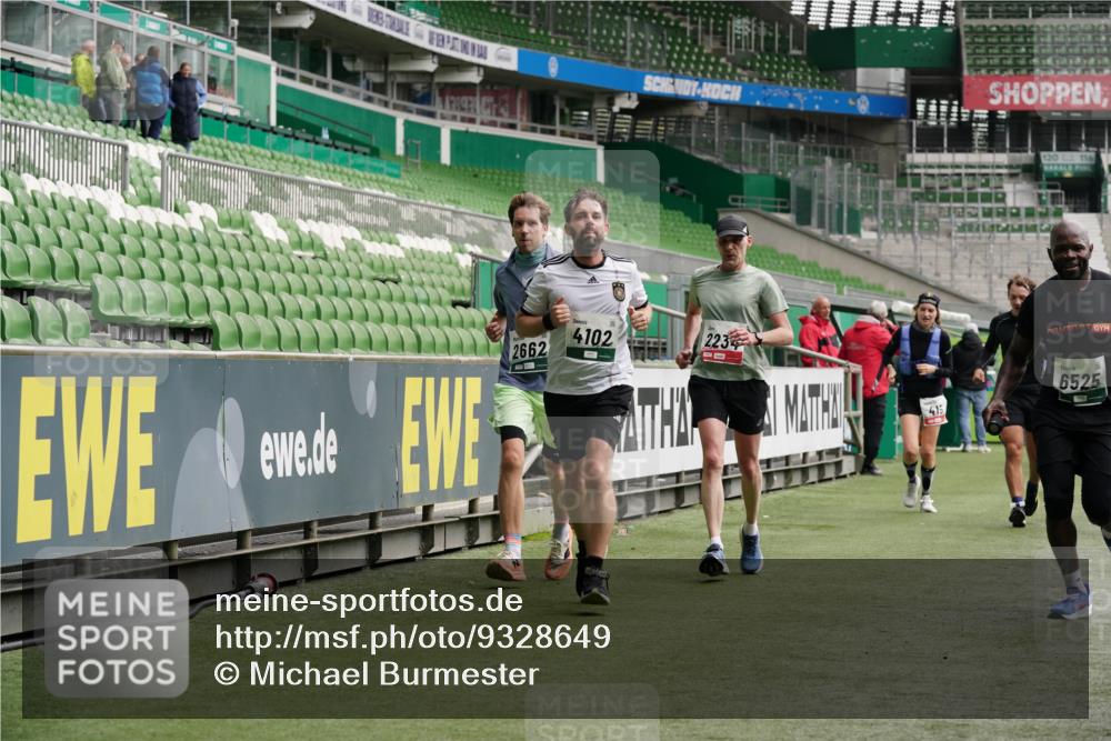 05.10.2025 - 20. swb-Marathon Bremen Michael Burmester http://msf.ph/oto/9328649 05.10.2025 12:57:44 Laufen im Stadion 237, 246, 305, 415, 613, 820, 833, 1317, 1382, 1491, 1971, 2166, 2234, 2240, 2269, 2304, 2522, 2648, 2662, 2893, 3396, 3591, 3798, 3813, 3969, 3977, 4089, 4102, 4287, 4401, 4496, 4747, 4821, 5100, 5104, 5149, 5503, 5562, 5645, 5664, 5728, 6161, 6250, 6267, 6317, 6372, 6486, 6510, 6525, 6534, 6535, 6768, 6999, 7053, 7371, 7588, 7731, 7911, 7940, 8023, 8091, 8113, 8128, 8801, 8827, 8903, 8964, 8973, 8993, 9129, 9151, 9983, 11658, 31, 299, 479, 1595, 1627 meine-sportfotos.de