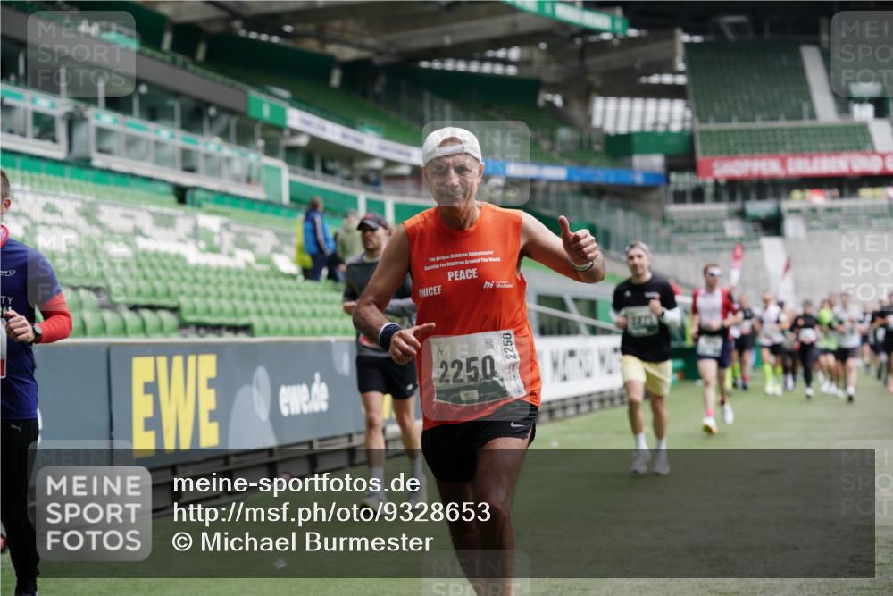 05.10.2025 - 20. swb-Marathon Bremen Michael Burmester http://msf.ph/oto/9328653 05.10.2025 12:53:39 Laufen im Stadion 89, 248, 250, 368, 458, 496, 507, 869, 1009, 1020, 1164, 1428, 1460, 1489, 1538, 1608, 1656, 1667, 1690, 1736, 1868, 1943, 2030, 2050, 2075, 2250, 2288, 2871, 3363, 3553, 3913, 4132, 4294, 4611, 4729, 5024, 5169, 5425, 5571, 5576, 5579, 5944, 6244, 6348, 6359, 6492, 6806, 7255, 7408, 7617, 7835, 7905, 8238, 8462, 8499, 8511, 8611, 8709, 550, 590, 832, 1367, 1431, 1600, 2072, 4218, 4573, 4746, 4935, 5169, 5866, 6677, 7975, 8297, 8349, 8431 meine-sportfotos.de