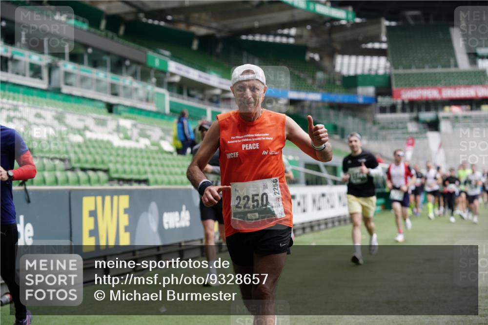 05.10.2025 - 20. swb-Marathon Bremen Michael Burmester http://msf.ph/oto/9328657 05.10.2025 12:53:39 Laufen im Stadion 89, 248, 250, 368, 458, 496, 507, 869, 1009, 1020, 1164, 1428, 1460, 1489, 1538, 1608, 1656, 1667, 1690, 1736, 1868, 1943, 2030, 2050, 2075, 2250, 2288, 2871, 3363, 3553, 3913, 4132, 4294, 4611, 4729, 5024, 5169, 5425, 5571, 5576, 5579, 5944, 6244, 6348, 6359, 6492, 6806, 7255, 7408, 7617, 7835, 7905, 8238, 8462, 8499, 8511, 8611, 8709, 550, 590, 832, 1367, 1431, 1600, 2072, 4218, 4573, 4746, 4935, 5169, 5866, 6677, 7975, 8297, 8349, 8431 meine-sportfotos.de