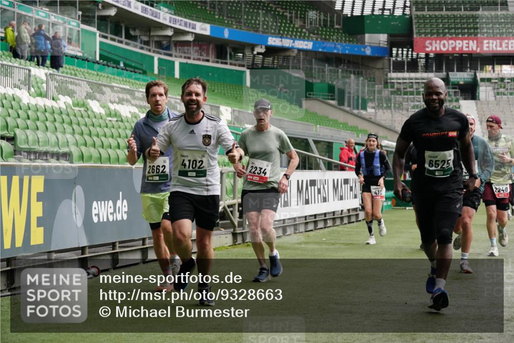 05.10.2025 - 20. swb-Marathon Bremen Michael Burmester http://msf.ph/oto/9328663 05.10.2025 12:57:45 Laufen im Stadion 237, 246, 305, 415, 613, 820, 833, 1317, 1382, 1491, 1971, 2166, 2234, 2240, 2304, 2522, 2648, 2662, 2893, 3396, 3591, 3798, 3813, 3969, 3977, 4089, 4102, 4287, 4401, 4496, 4747, 4821, 5100, 5149, 5313, 5503, 5562, 5645, 5664, 5728, 6161, 6267, 6317, 6372, 6486, 6510, 6525, 6534, 6535, 6768, 6999, 7053, 7371, 7588, 7731, 7911, 7940, 8023, 8091, 8113, 8128, 8801, 8827, 8903, 8964, 8973, 8993, 9129, 9151, 9983, 11658, 31, 299, 479, 1595, 1627 meine-sportfotos.de
