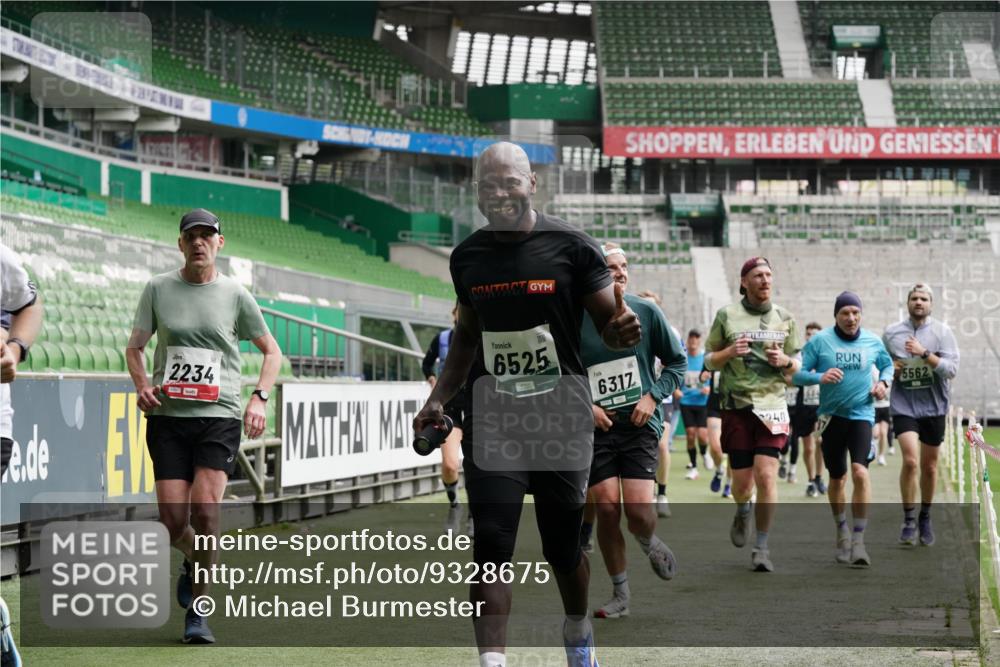 05.10.2025 - 20. swb-Marathon Bremen Michael Burmester http://msf.ph/oto/9328675 05.10.2025 12:57:46 Laufen im Stadion 237, 246, 305, 415, 613, 820, 833, 1317, 1382, 1491, 1971, 2166, 2234, 2240, 2304, 2522, 2648, 2662, 2893, 3396, 3591, 3798, 3813, 3969, 3977, 4089, 4102, 4287, 4389, 4401, 4496, 4747, 4821, 5100, 5149, 5313, 5503, 5562, 5645, 5664, 5728, 6161, 6267, 6317, 6326, 6372, 6486, 6525, 6534, 6535, 6768, 6999, 7053, 7371, 7588, 7731, 7911, 7940, 8023, 8091, 8113, 8128, 8801, 8827, 8903, 8964, 8973, 8993, 9129, 9151, 9983, 11658, 31, 299, 479, 1595, 1627 meine-sportfotos.de