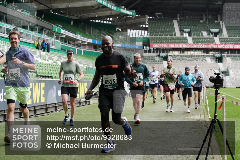 05.10.2025 - 20. swb-Marathon Bremen Michael Burmester http://msf.ph/oto/9328683 05.10.2025 12:57:47 Laufen im Stadion 237, 246, 305, 415, 613, 820, 833, 1317, 1382, 1491, 1971, 2166, 2234, 2240, 2304, 2522, 2648, 2662, 2893, 3396, 3591, 3798, 3813, 3969, 3977, 4089, 4102, 4287, 4389, 4401, 4496, 4747, 4821, 5100, 5149, 5163, 5313, 5503, 5562, 5645, 5664, 5728, 6161, 6267, 6317, 6326, 6372, 6486, 6525, 6534, 6535, 6768, 6999, 7053, 7371, 7588, 7731, 7911, 7940, 8023, 8091, 8113, 8128, 8801, 8827, 8903, 8964, 8973, 8993, 9151, 9983, 11658, 31, 299, 479, 1595, 1627 meine-sportfotos.de