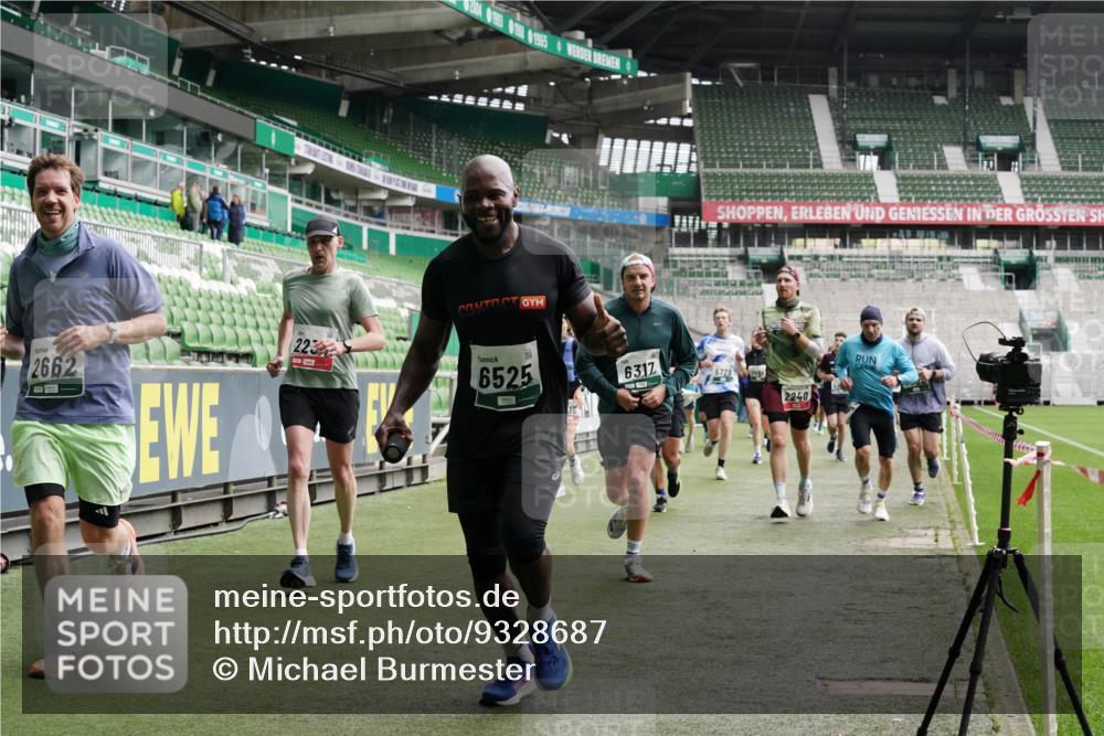 05.10.2025 - 20. swb-Marathon Bremen Michael Burmester http://msf.ph/oto/9328687 05.10.2025 12:57:47 Laufen im Stadion 237, 246, 305, 415, 613, 820, 833, 1317, 1382, 1491, 1971, 2166, 2234, 2240, 2304, 2522, 2648, 2662, 2893, 3396, 3591, 3798, 3813, 3969, 3977, 4089, 4102, 4287, 4389, 4401, 4496, 4747, 4821, 5100, 5149, 5163, 5313, 5503, 5562, 5645, 5664, 5728, 6161, 6267, 6317, 6326, 6372, 6486, 6525, 6534, 6535, 6768, 6999, 7053, 7371, 7588, 7731, 7911, 7940, 8023, 8091, 8113, 8128, 8801, 8827, 8903, 8964, 8973, 8993, 9151, 9983, 11658, 31, 299, 479, 1595, 1627 meine-sportfotos.de