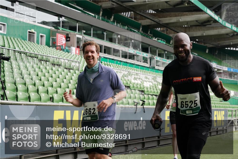 05.10.2025 - 20. swb-Marathon Bremen Michael Burmester http://msf.ph/oto/9328691 05.10.2025 12:57:48 Laufen im Stadion 237, 246, 305, 415, 613, 820, 833, 1317, 1382, 1491, 1971, 2166, 2234, 2240, 2304, 2522, 2648, 2662, 2893, 3396, 3591, 3798, 3813, 3969, 3977, 4089, 4102, 4287, 4389, 4401, 4496, 4747, 4821, 5100, 5149, 5163, 5313, 5503, 5562, 5645, 5664, 5728, 6161, 6267, 6317, 6326, 6372, 6486, 6525, 6534, 6535, 6768, 6999, 7053, 7371, 7588, 7731, 7911, 7940, 8023, 8091, 8113, 8128, 8801, 8827, 8903, 8964, 8973, 8993, 9151, 9983, 11658, 31, 299, 479, 1595, 1627 meine-sportfotos.de